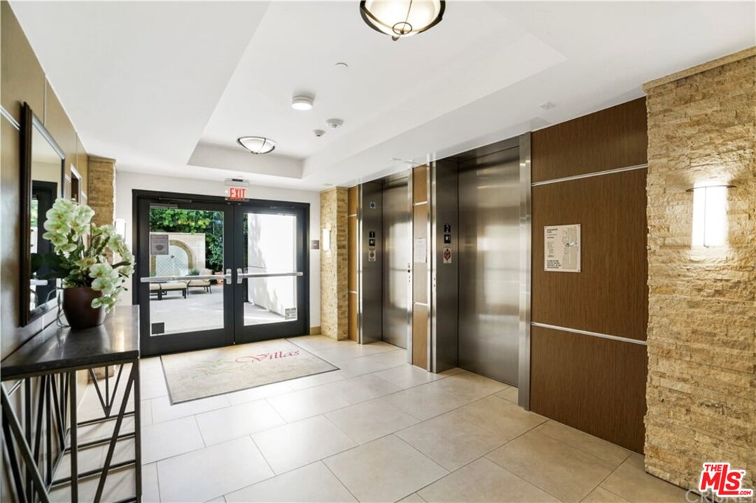 5015 Balboa Blvd Unit: 103