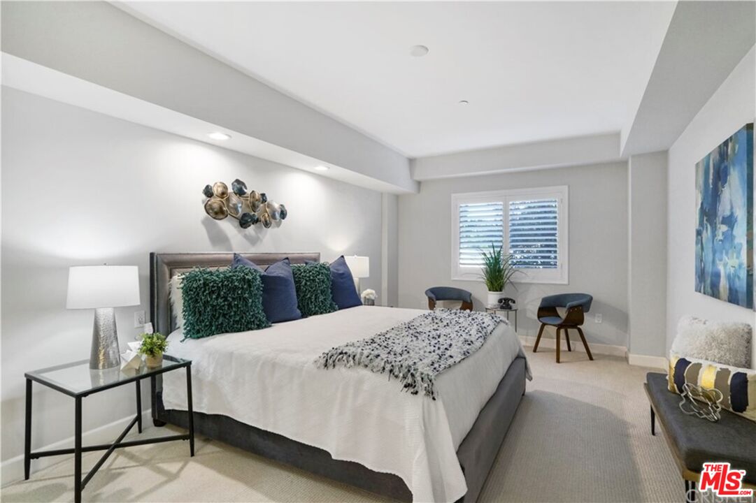5015 Balboa Blvd Unit: 103