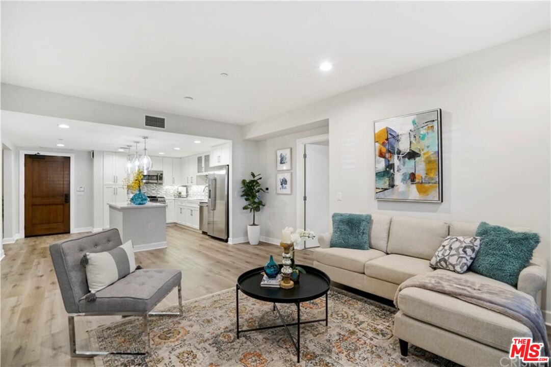5015 Balboa Blvd Unit: 103