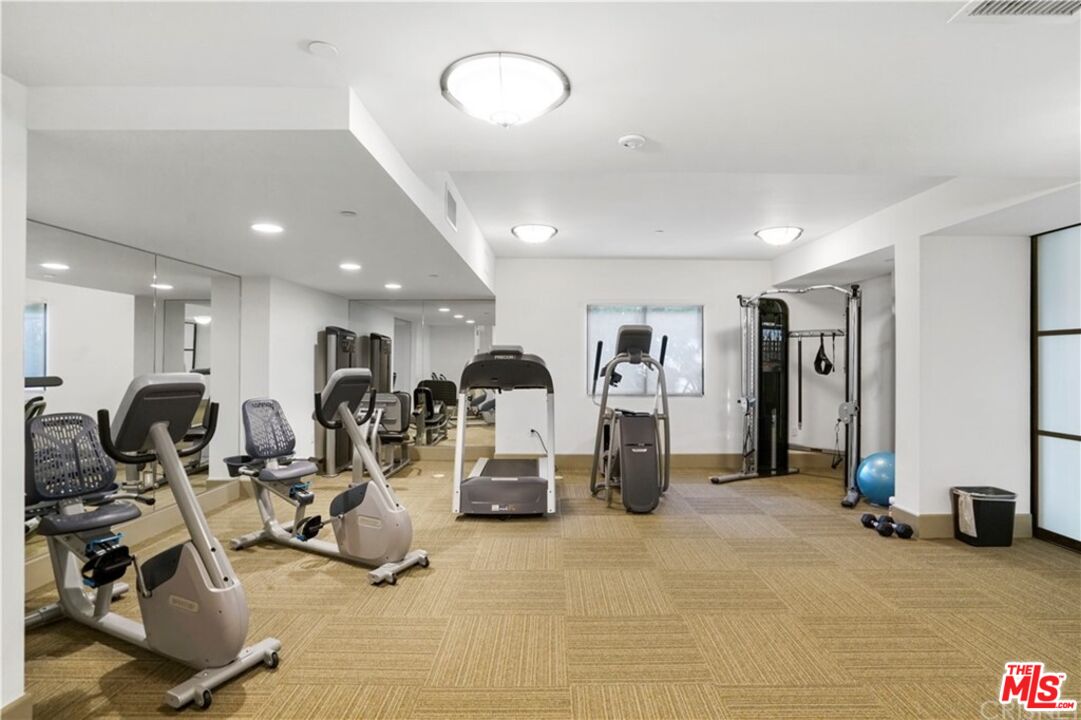 5015 Balboa Blvd Unit: 103