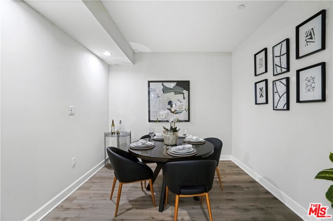 5015 Balboa Blvd Unit: 103