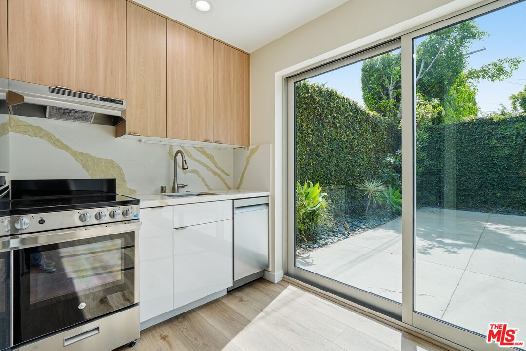 460 La Jolla Unit: 1/2