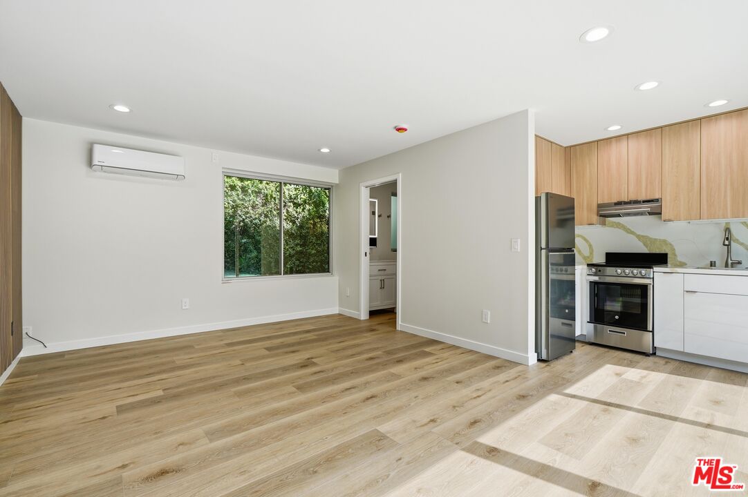 460 La Jolla Unit: 1/2