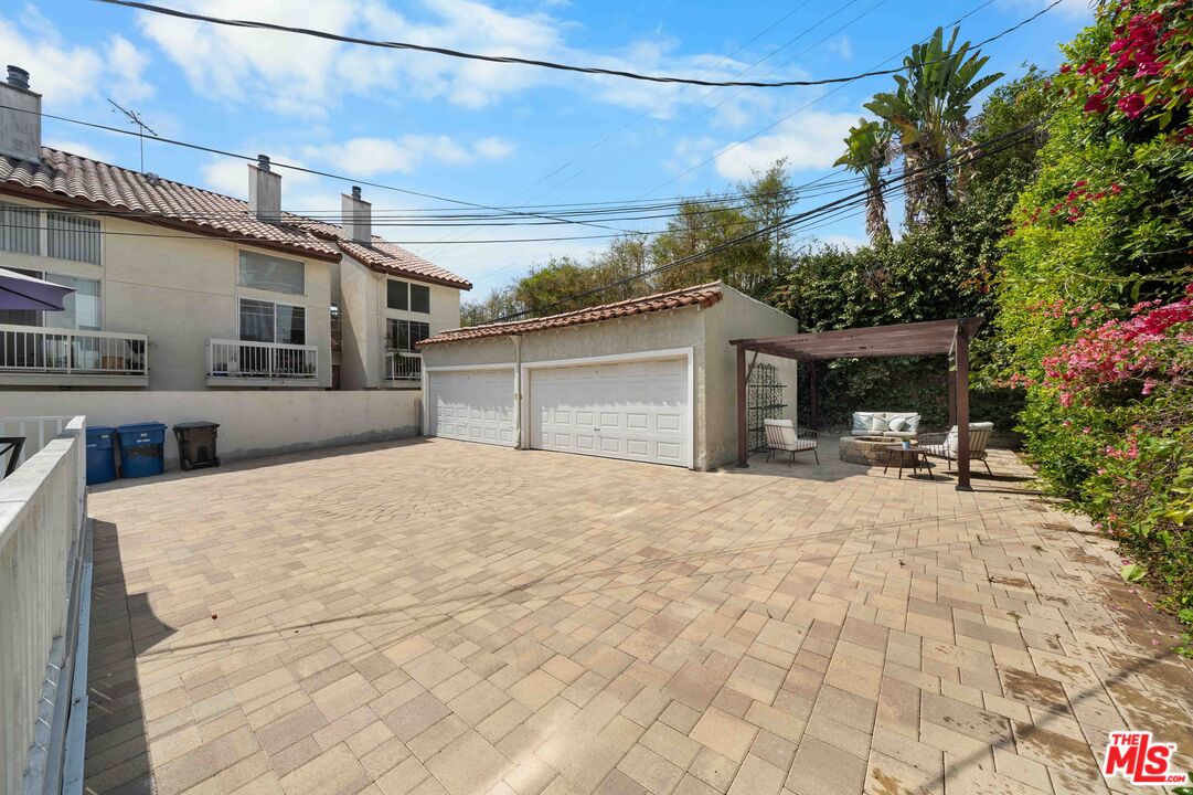 865 S Lucerne Blvd