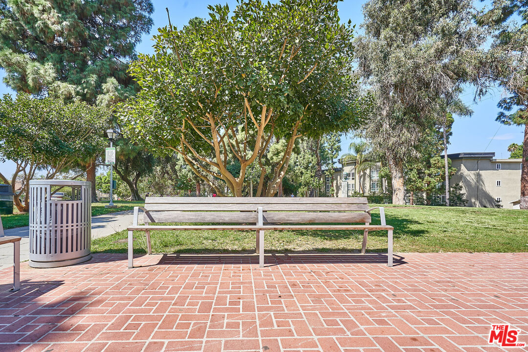 865 S Lucerne Blvd
