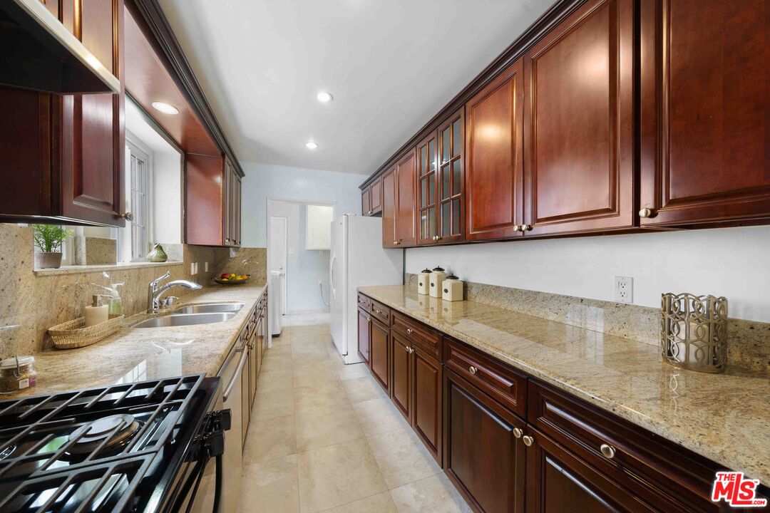 865 S Lucerne Blvd