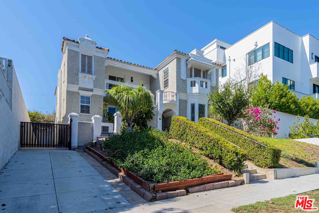 865 S Lucerne Blvd
