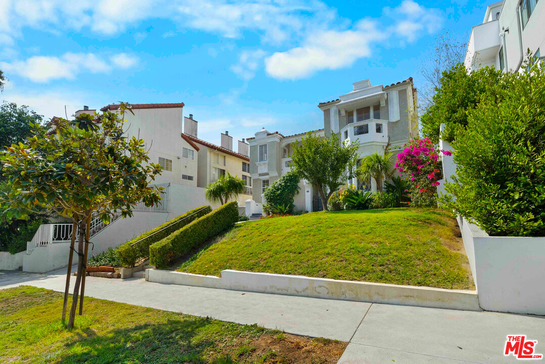 865 S Lucerne Blvd