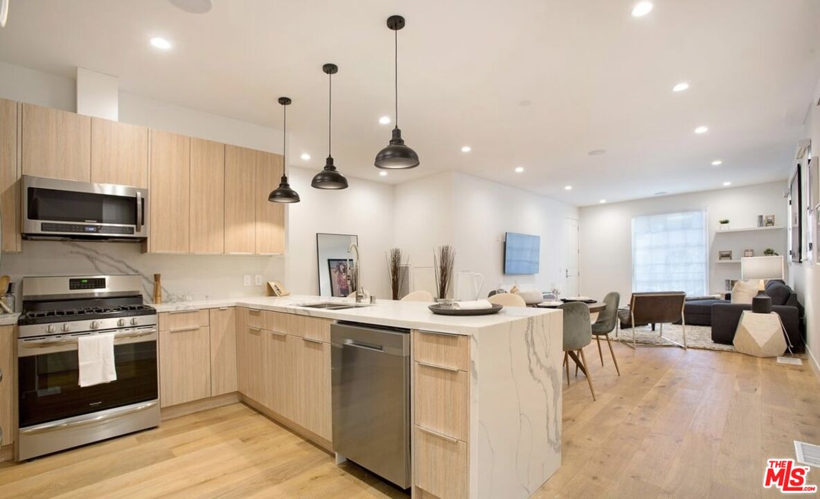 337 N Spaulding Ave