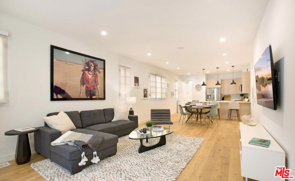 337 N Spaulding Ave