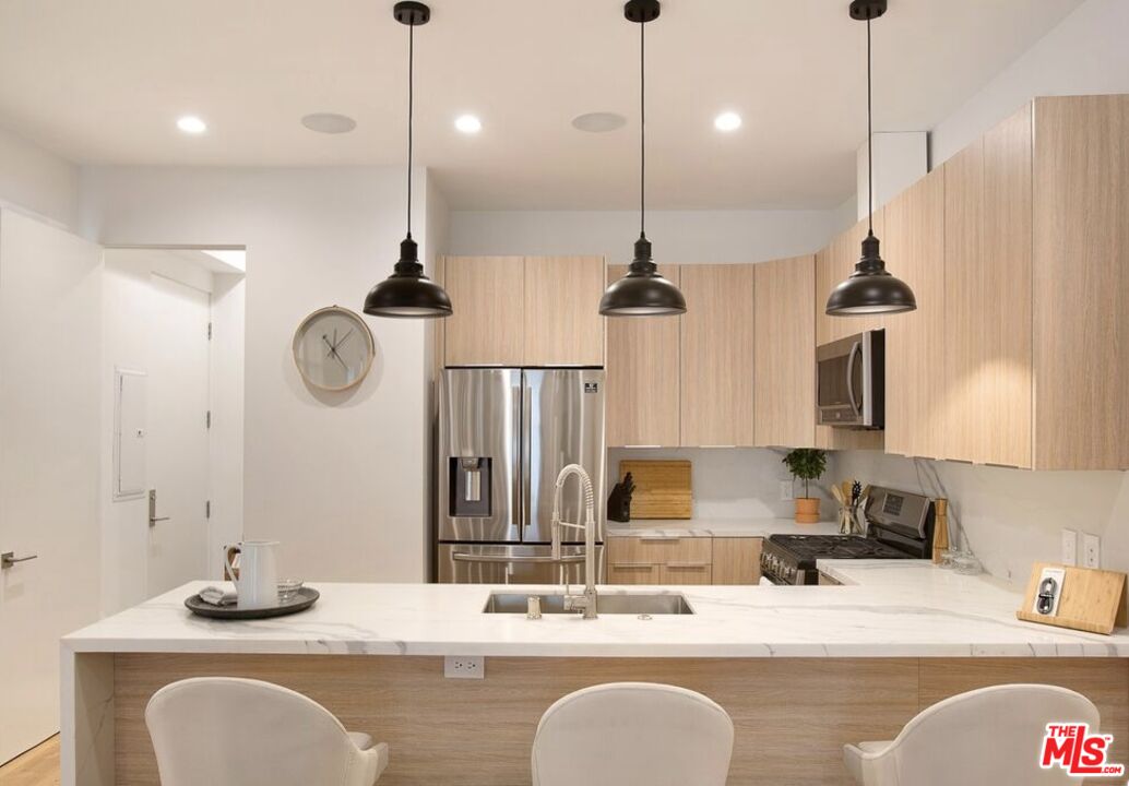 337 N Spaulding Ave