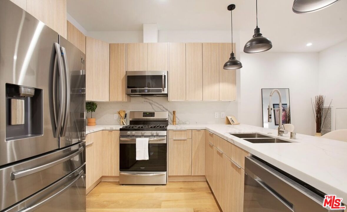337 N Spaulding Ave