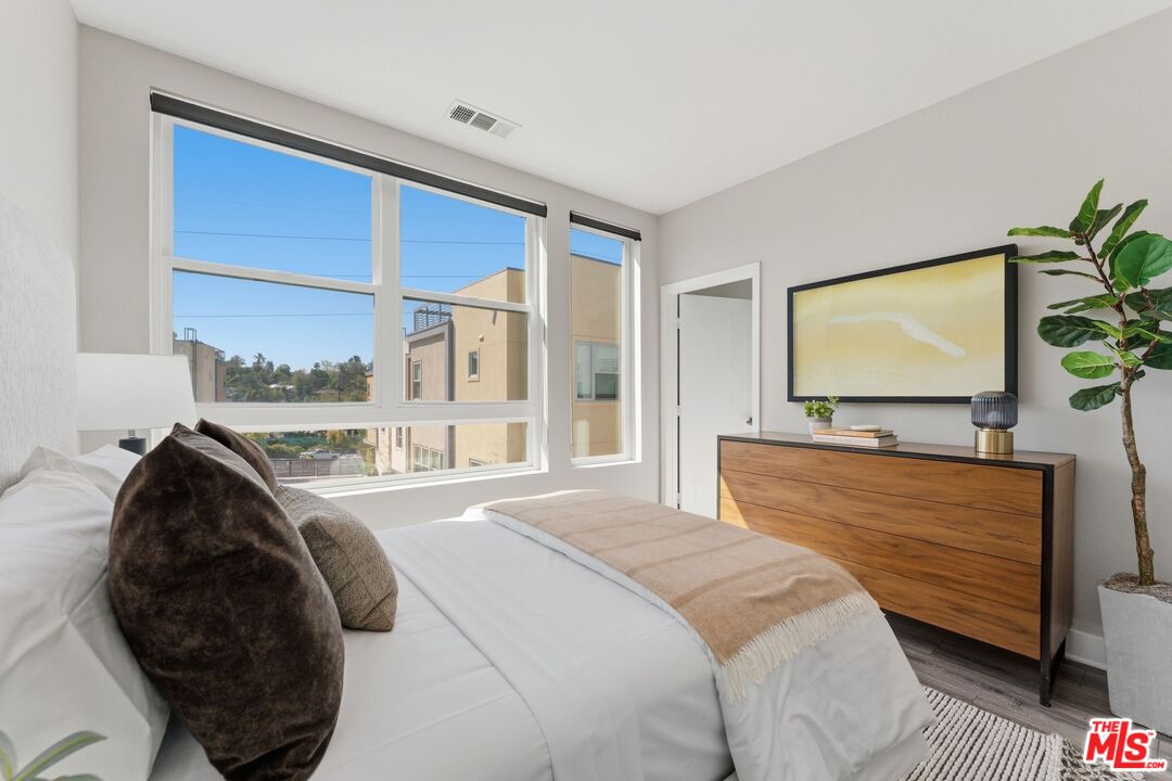 2753 Waverly Dr Unit: 806