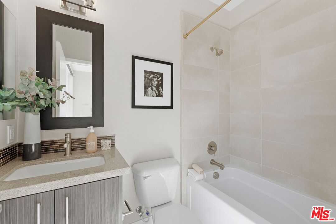 2753 Waverly Dr Unit: 806
