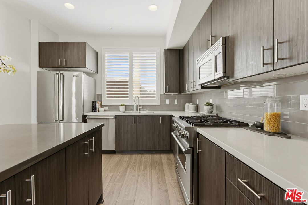 2753 Waverly Dr Unit: 806