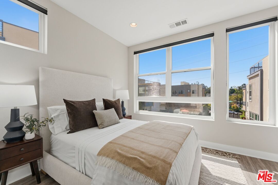 2753 Waverly Dr Unit: 806