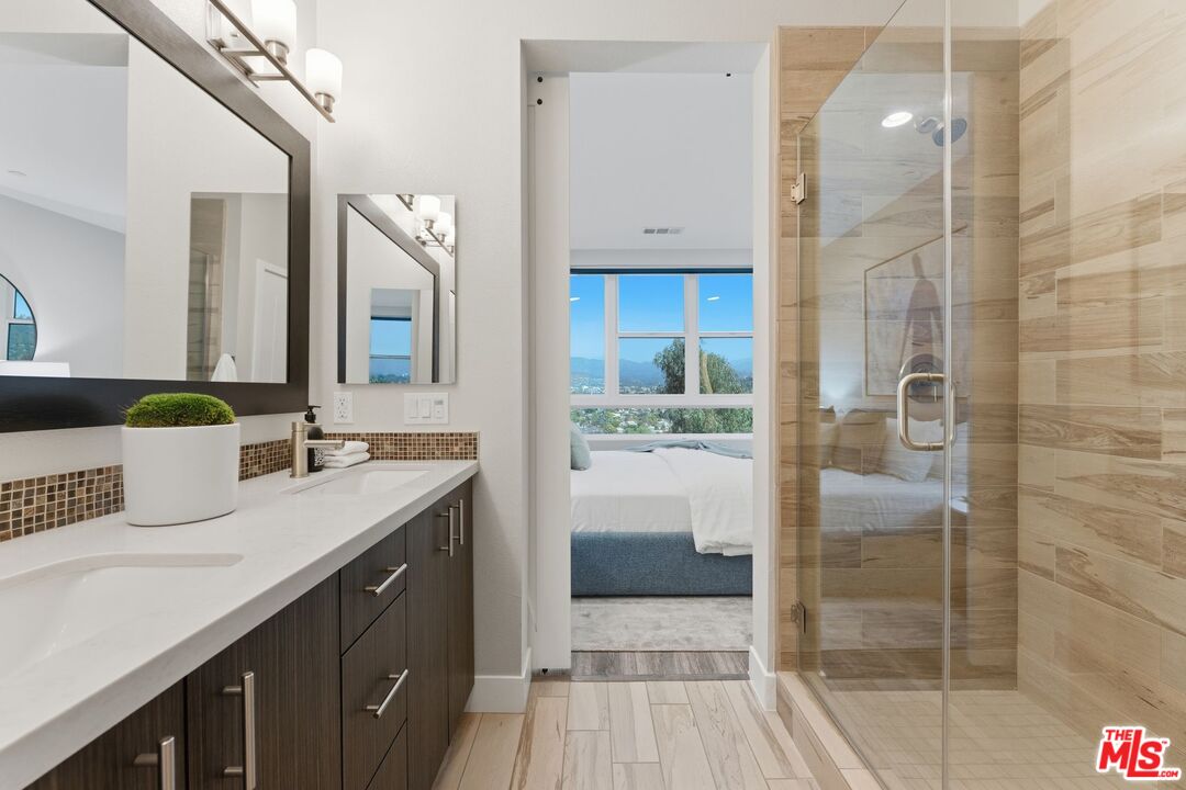 2753 Waverly Dr Unit: 806