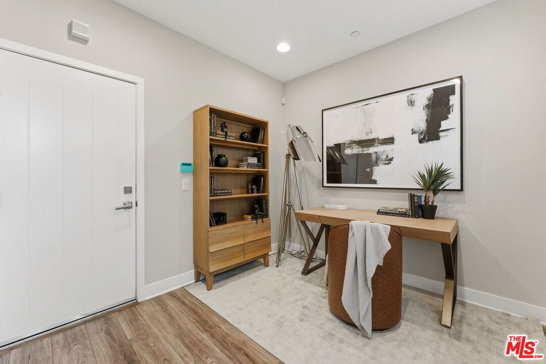 2753 Waverly Dr Unit: 806