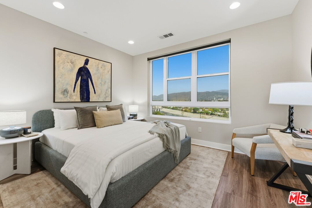 2753 Waverly Dr Unit: 806