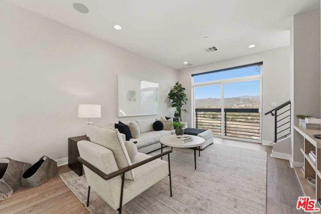 2753 Waverly Dr Unit: 806