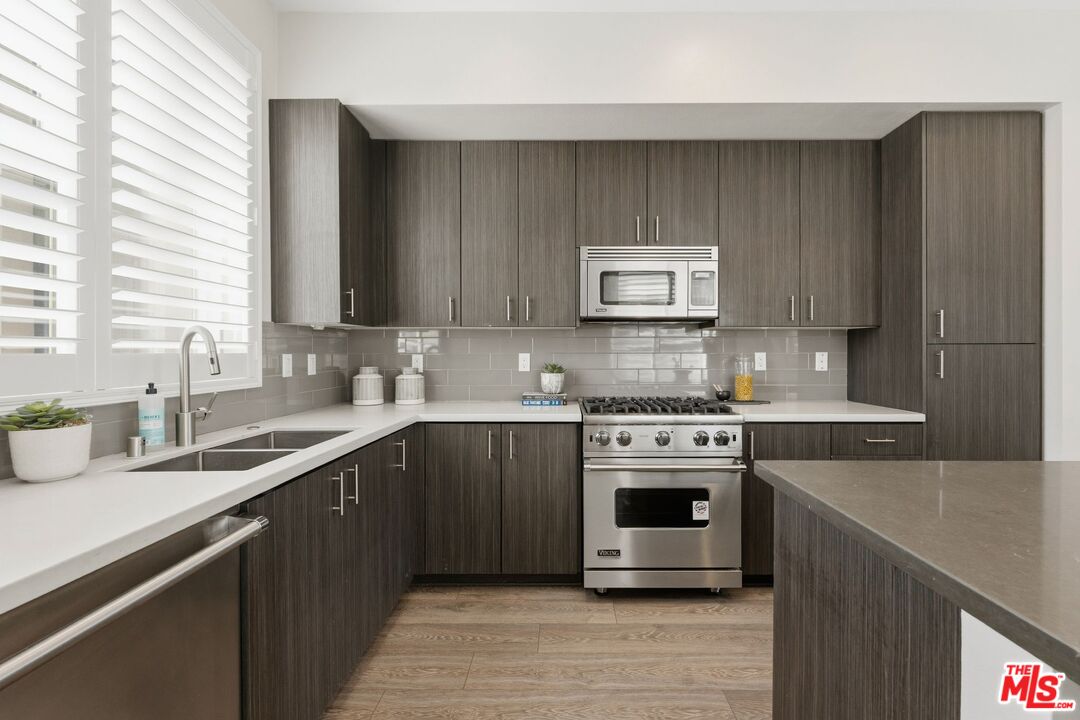 2753 Waverly Dr Unit: 806