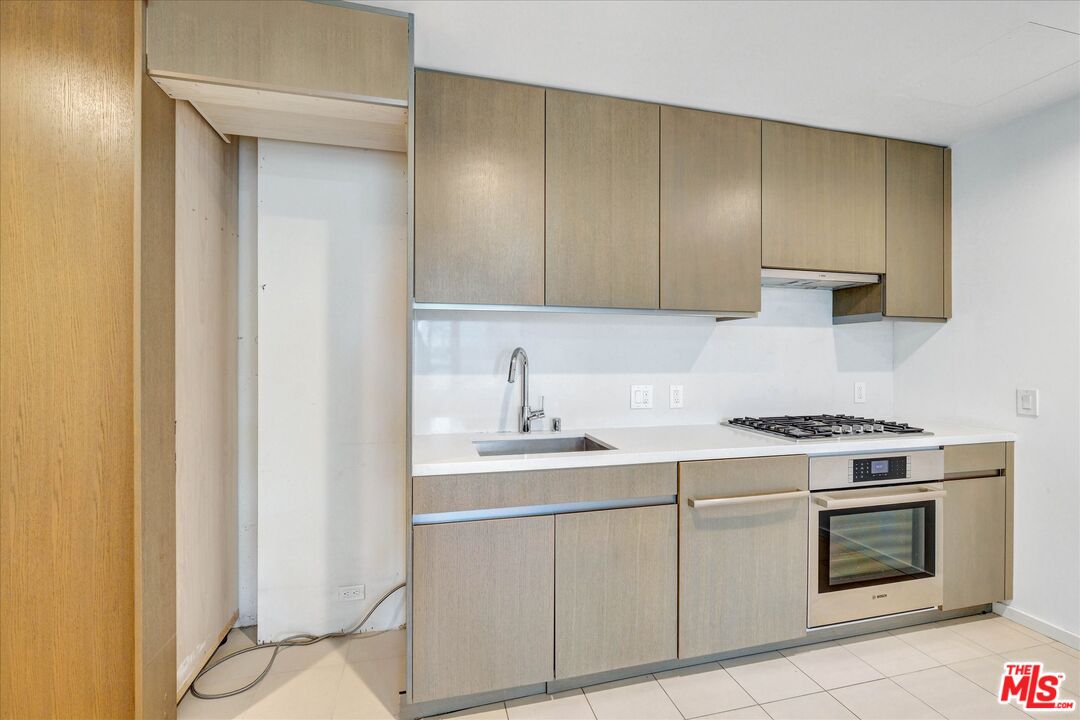 889 Francisco St Unit: 911