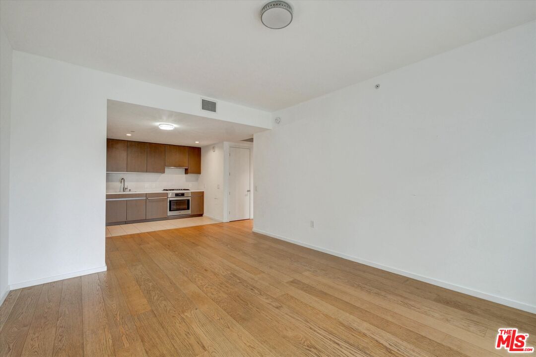 889 Francisco St Unit: 911