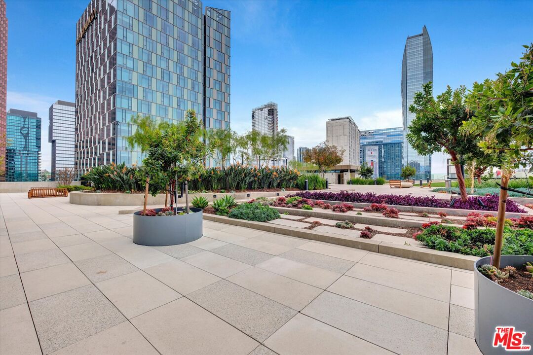 889 Francisco St Unit: 911