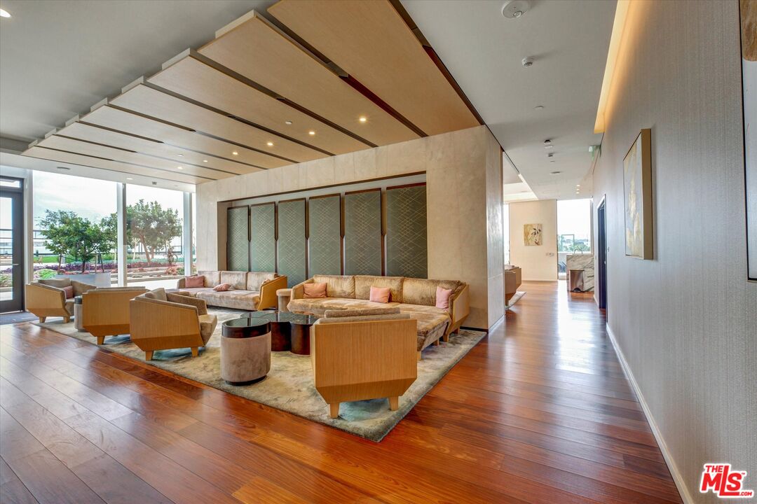 889 Francisco St Unit: 911