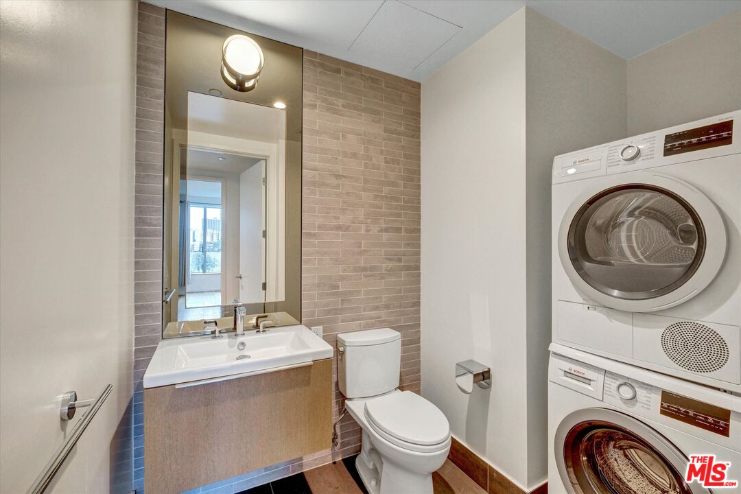 889 Francisco St Unit: 911