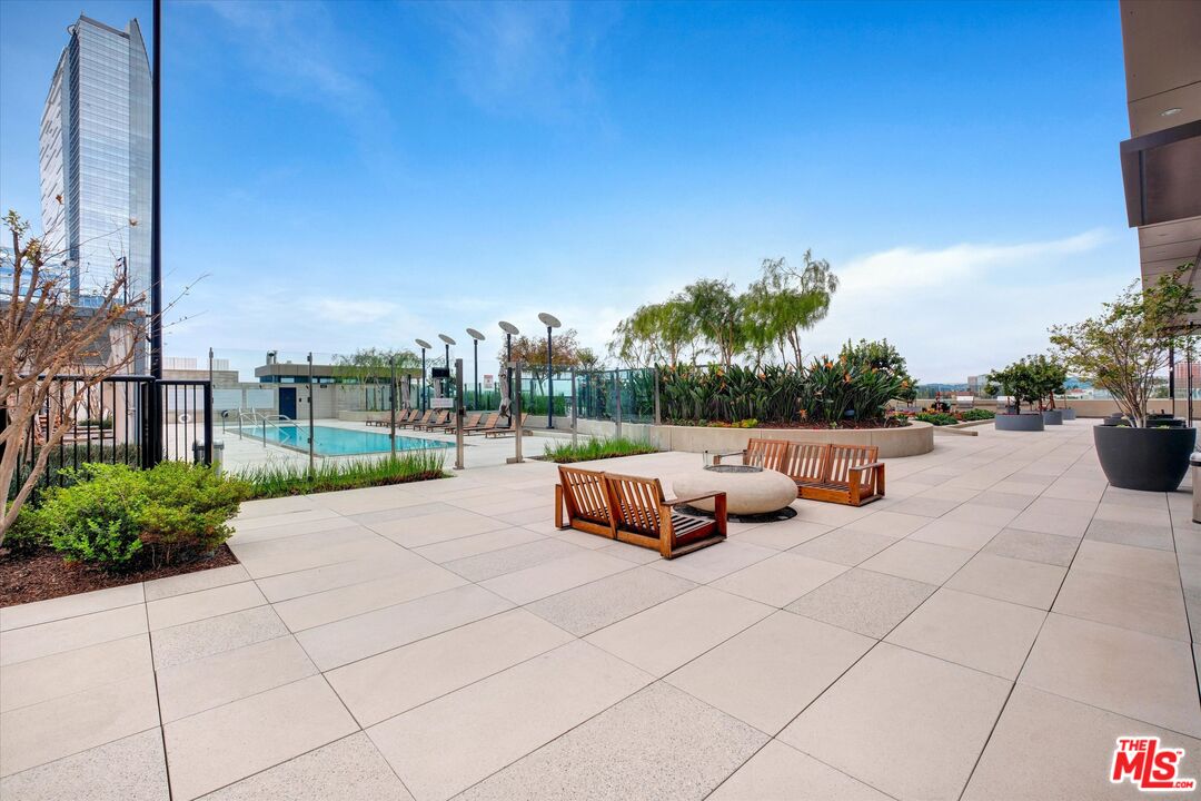 889 Francisco St Unit: 911