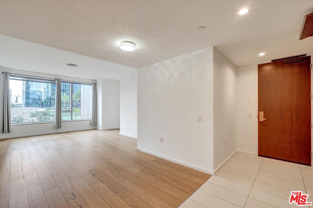 889 Francisco St Unit: 911