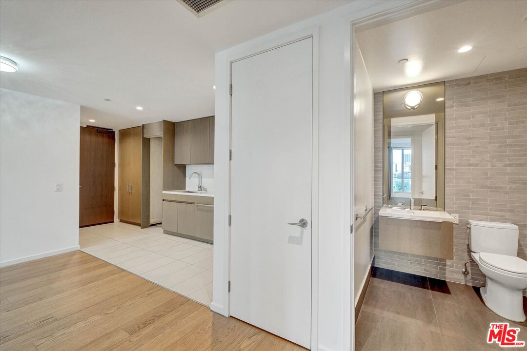 889 Francisco St Unit: 911