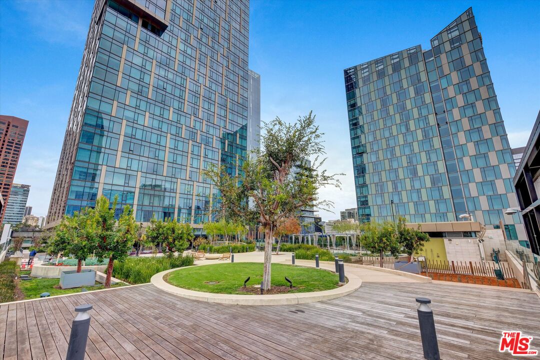 889 Francisco St Unit: 911