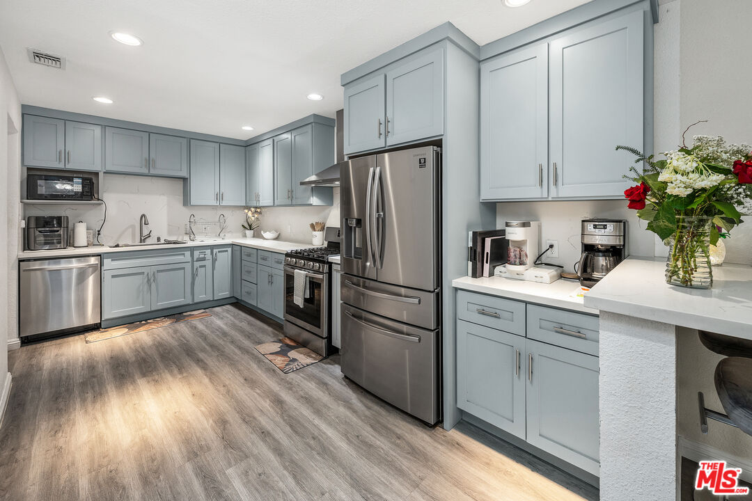 3011 Van Buren Pl