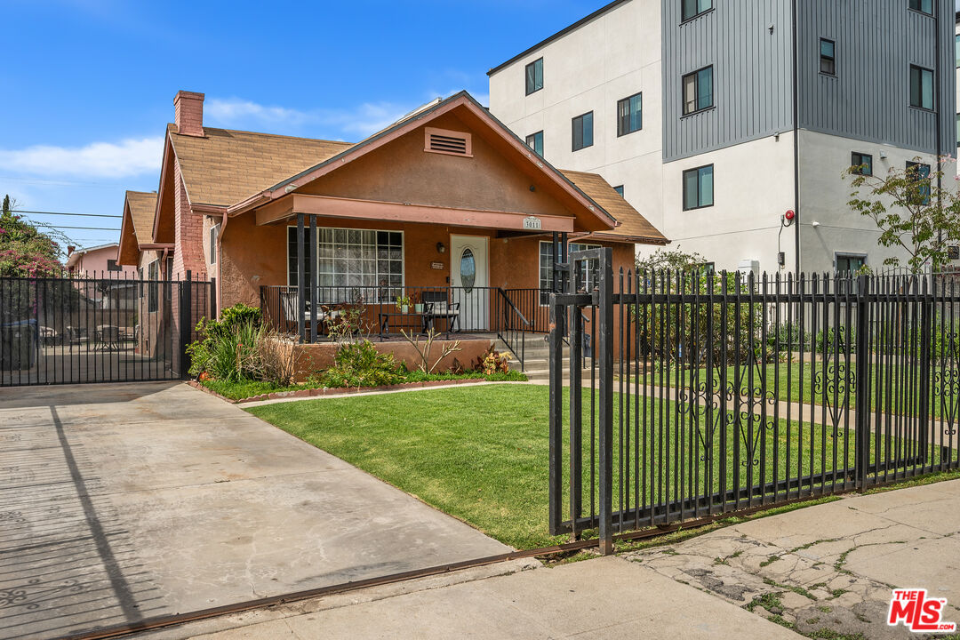 3011 Van Buren Pl