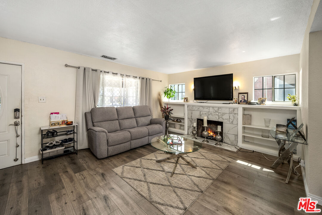 3011 Van Buren Pl