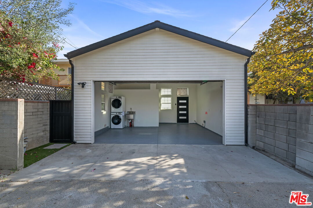 841 Oxford Ave