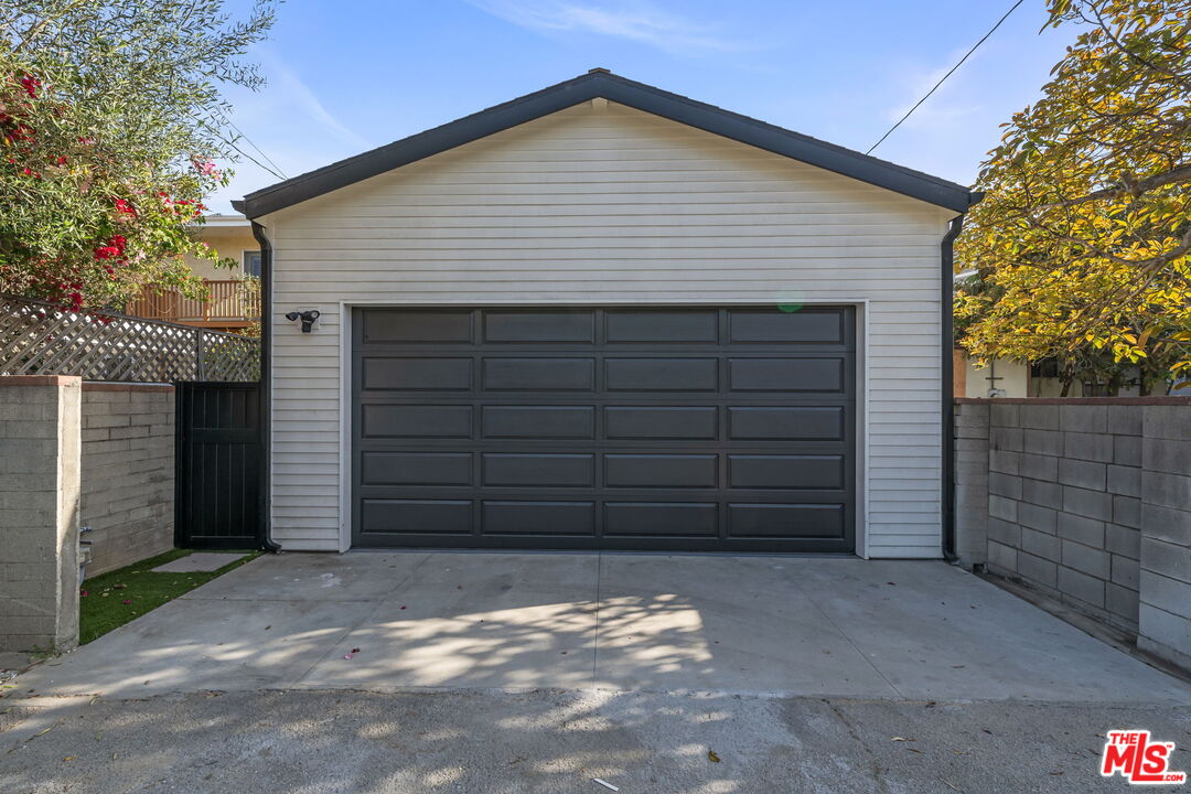 841 Oxford Ave
