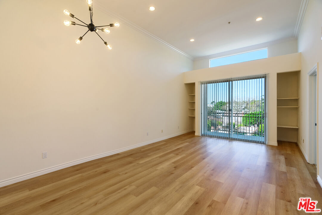 3328 Oakhurst Ave Unit: 311