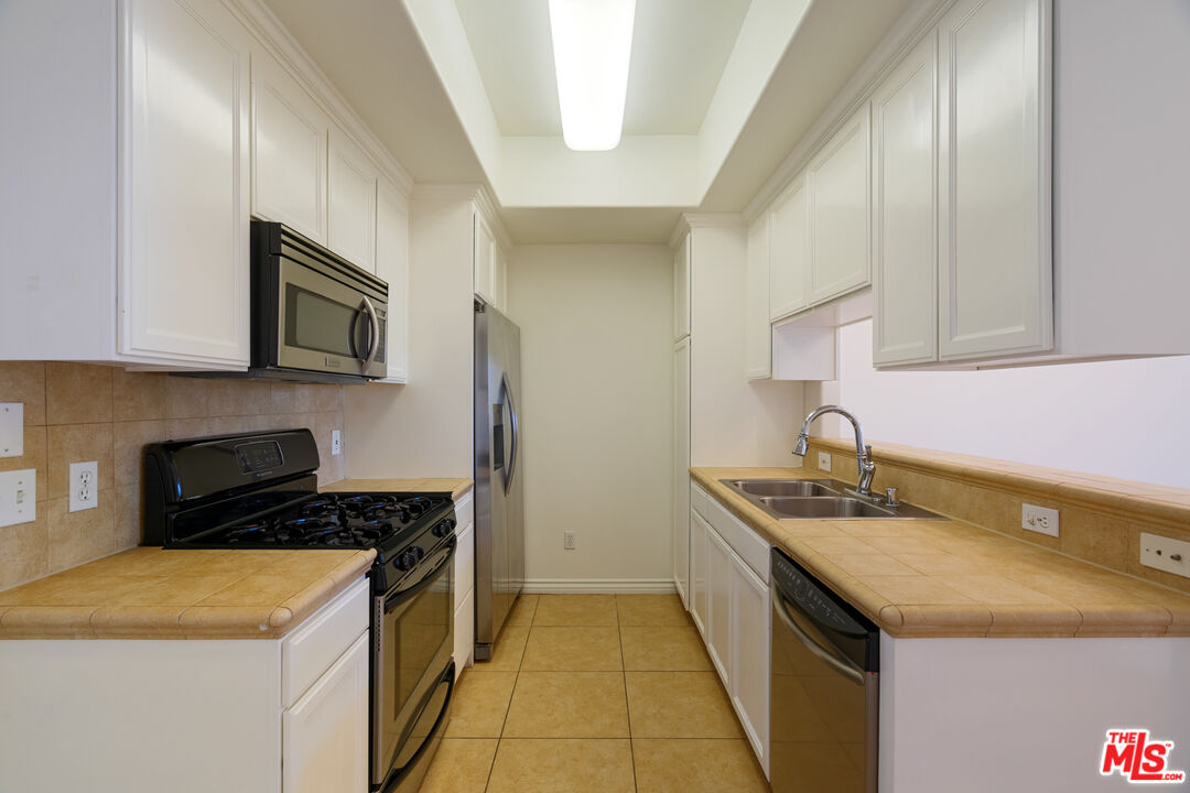 3328 Oakhurst Ave Unit: 311