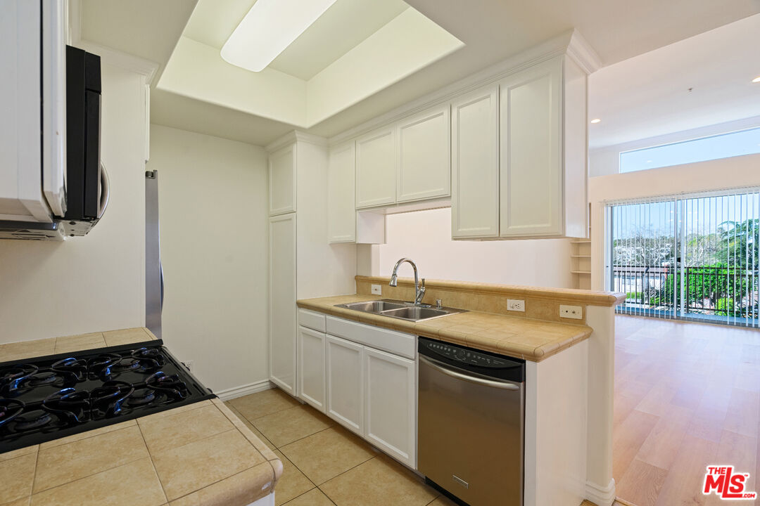 3328 Oakhurst Ave Unit: 311