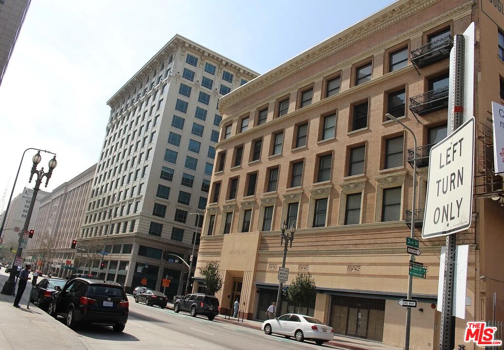 257 S Spring St Unit: 4L