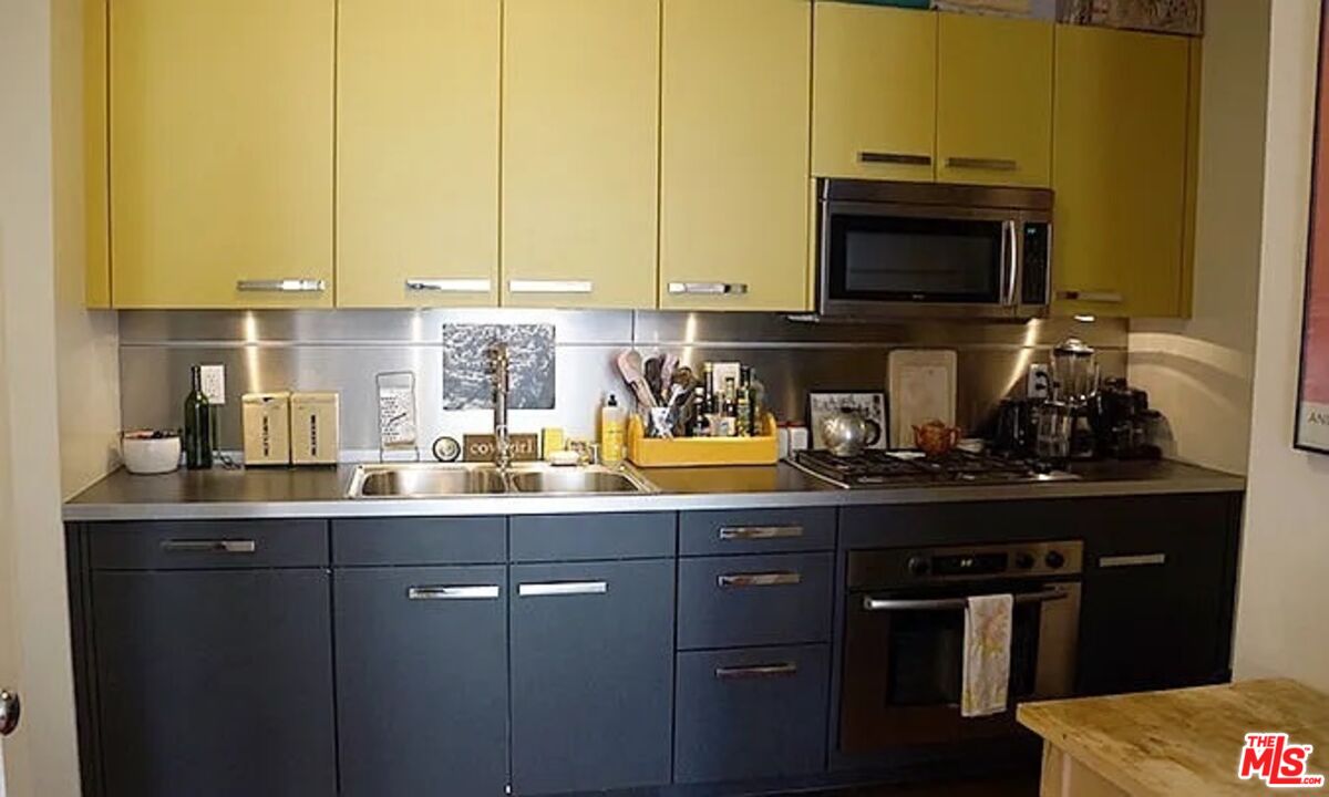 257 S Spring St Unit: 4L