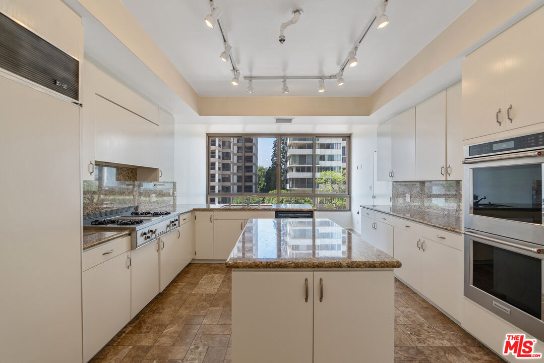 10430 Wilshire Blvd Unit: 202