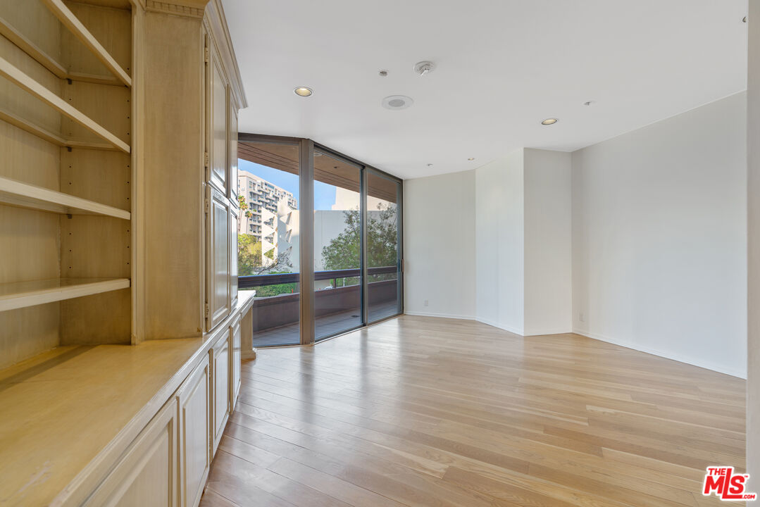 10430 Wilshire Blvd Unit: 202