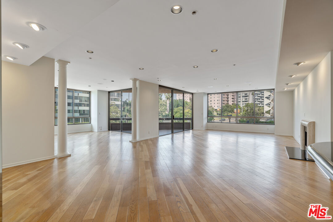 10430 Wilshire Blvd Unit: 202