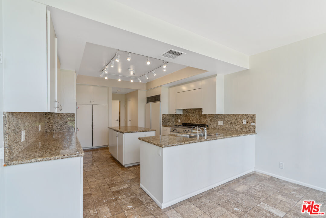 10430 Wilshire Blvd Unit: 202