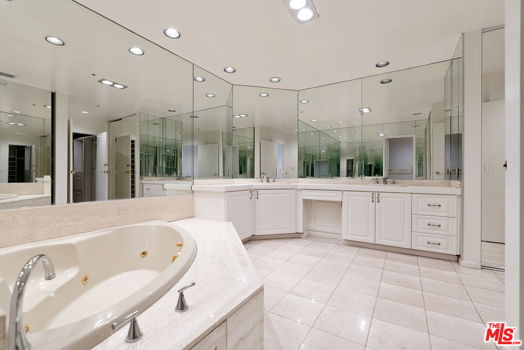 10430 Wilshire Blvd Unit: 202