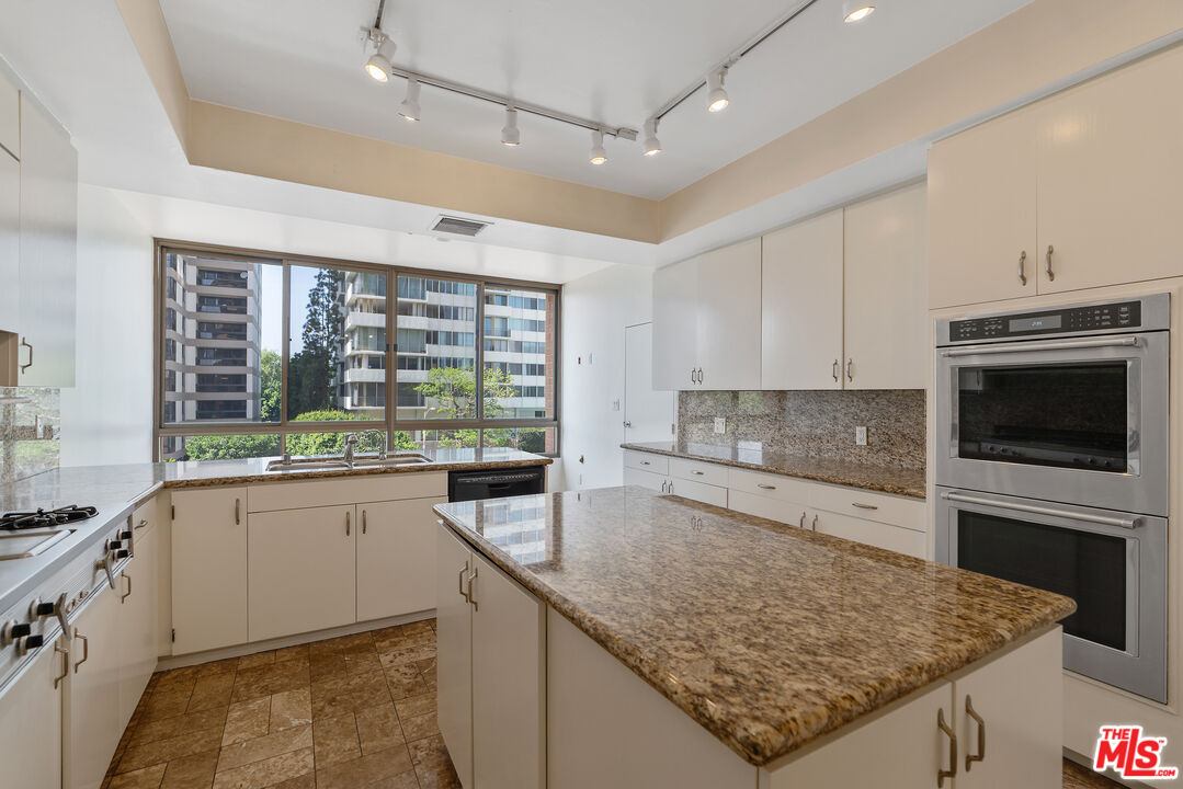 10430 Wilshire Blvd Unit: 202